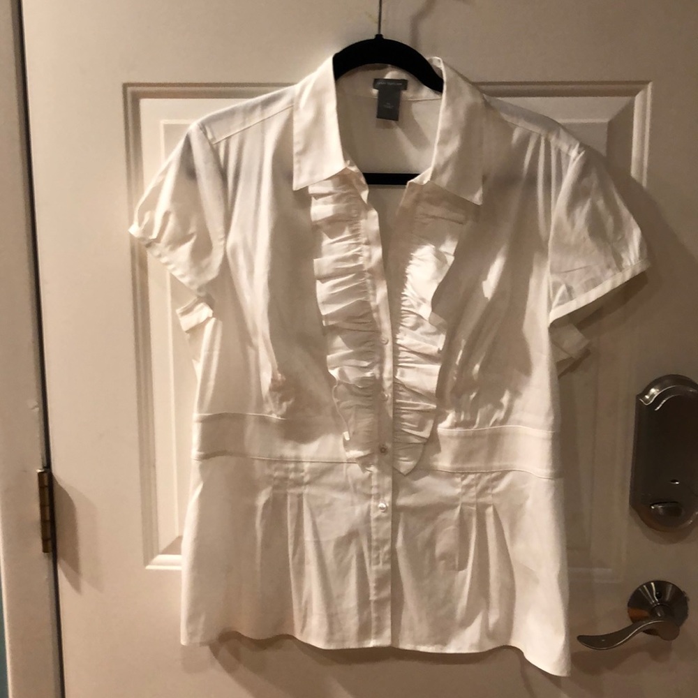 NWOT ANN TAYLOR WHITE RUFFLED SHORT SLEEVE BLOUSE